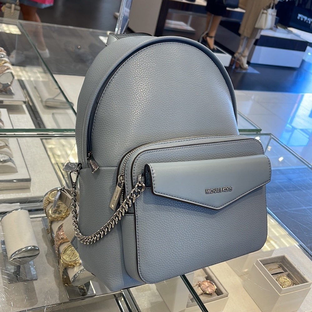 MICHAEL KORS 
Maisie Medium Pebbled Leather 2-in-1 Backpack
Denim 
NWT
